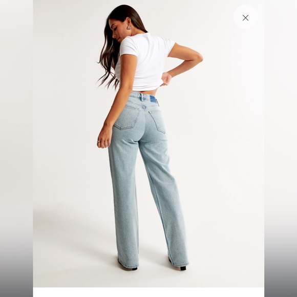 NWT Abercrombie & Fitch Relaxed Jeans - Picture 3 of 6